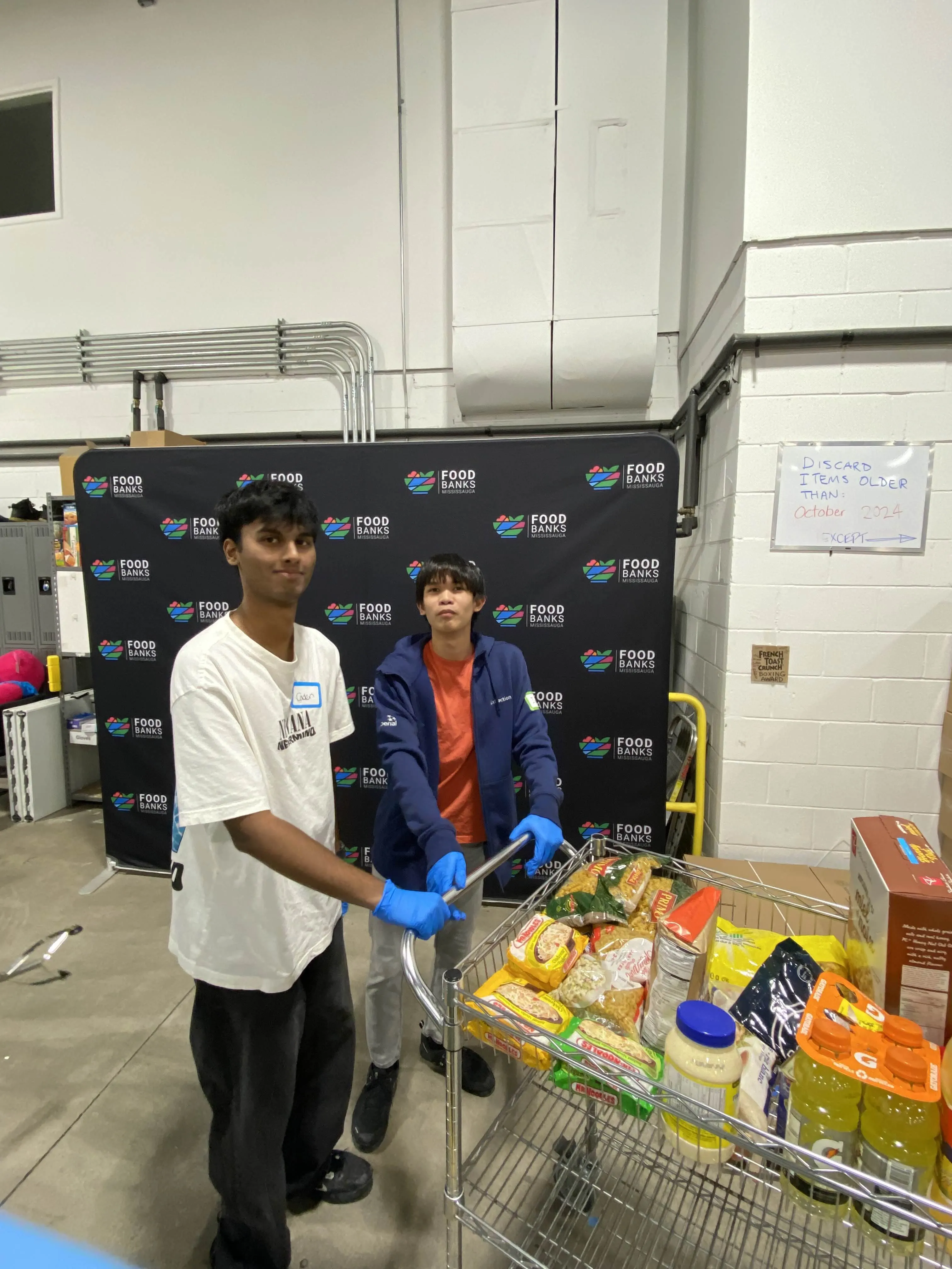 Youth4Sauga volunteers at the Mississauga Food Bank.